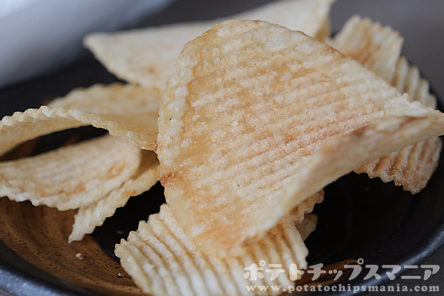 トップバリュ フリーフロム 塩だけで味付けした ざく切りのポテトチップスの味