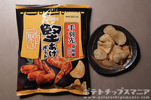 カルビー 堅あげポテト 手羽先の黒胡椒仕立て