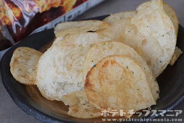 カルビー ポテトチップス ケンタッキーフライドチキン グリーンホットウィング味の味