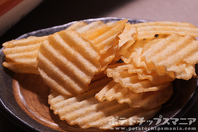 ファミマル サクサク厚切りポテトチップス うまみコンソメ味の味